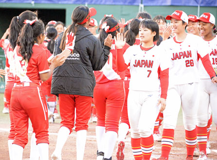 女子U15日本代表がペルーに10—０で5回コールド勝ち！