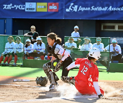 女子Ｕ15日本代表は初回に打者10人を送る猛攻！　大量6点を先制！！